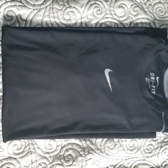 Mens nike top - Picture 2 of 3